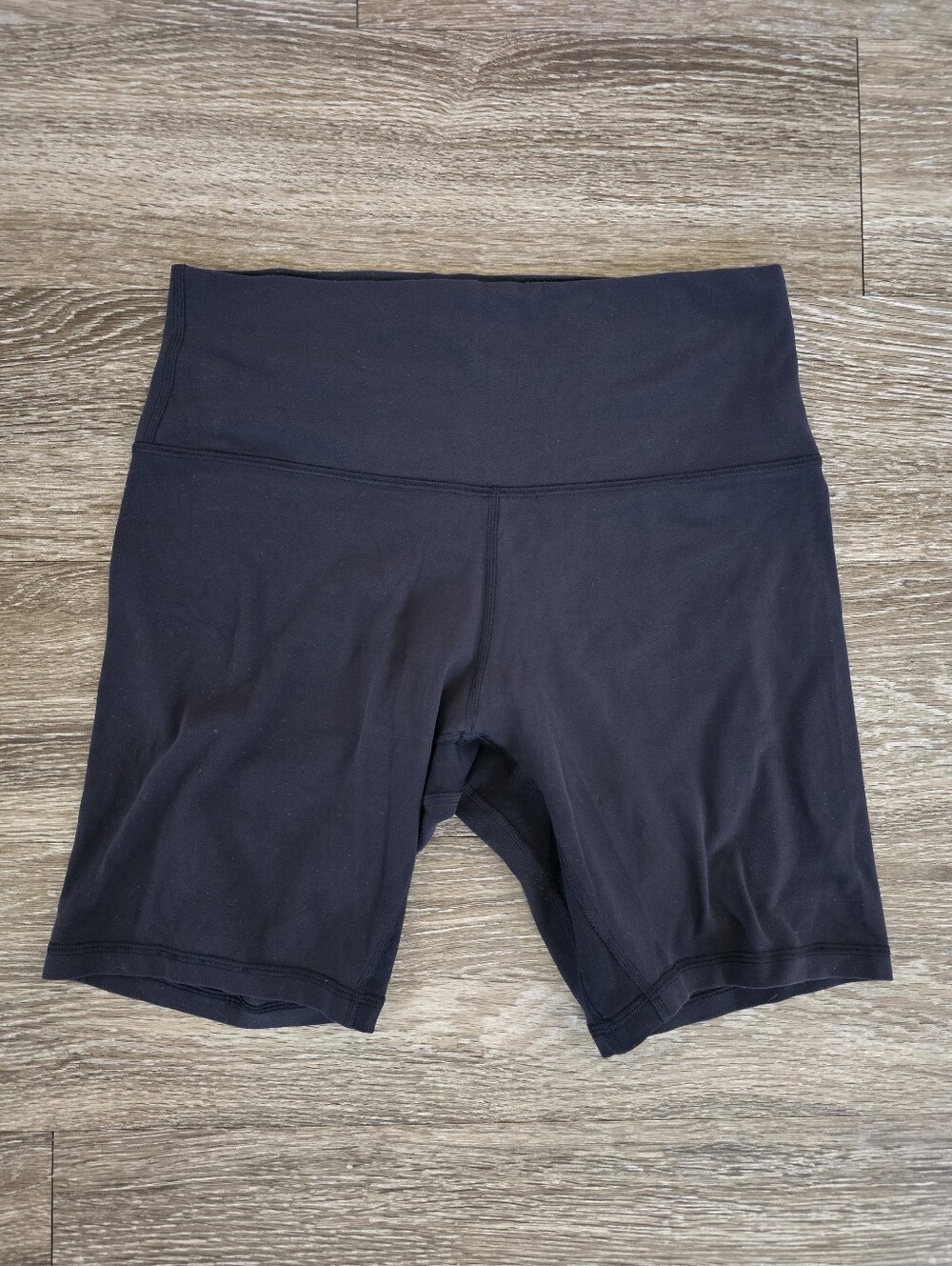 Lululemon Black High-Rise Biker Shorts – Size 8 🖤